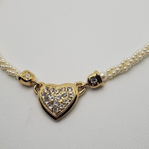 Beautiful ivory Pearl Necklace With gold tone heart. - Picture 8 of 12